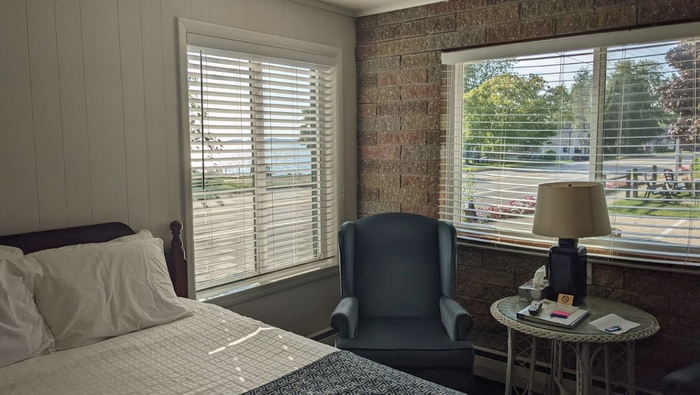 Portage Lake Motel (Wissners Motel, Sprengers Lakeview Motel) - Web Listing (newer photo)